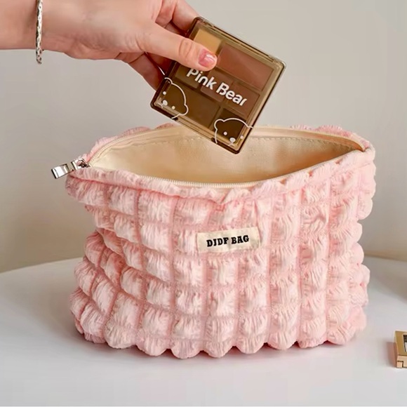 BUBBLE PUFFY PUFFER PINK ZIP TOP MAKEUP BAG-COSMETIC BAG-QUILTED-NEW - Picture 3 of 7